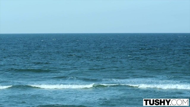 Красивый анальный секс в горах на вилле помог бабе кончить